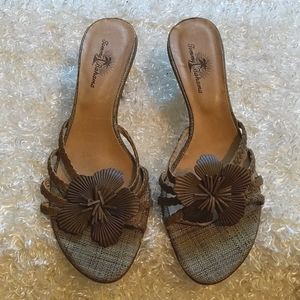 Tommy Bahama Olive/brn strappy sandals Size 9